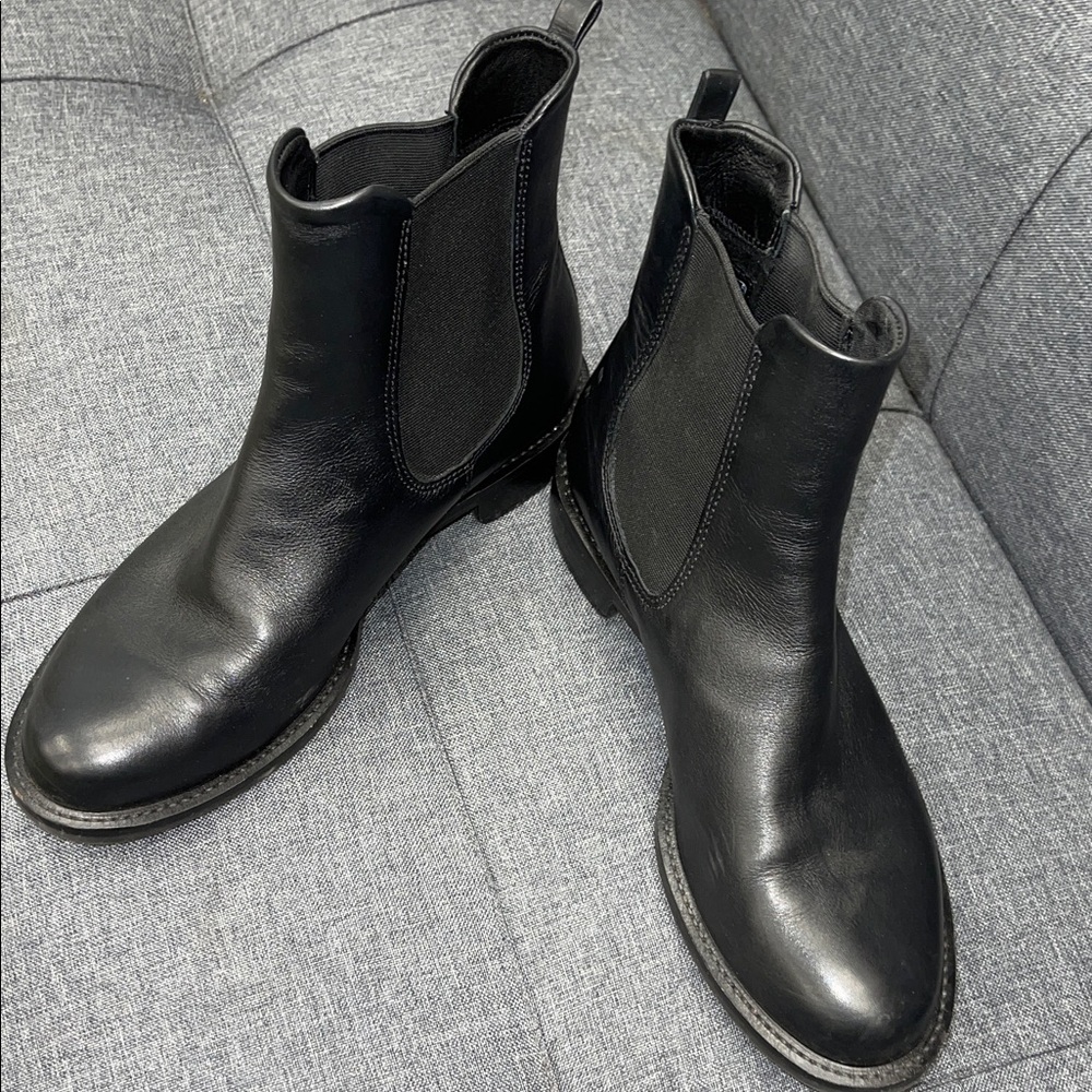 ECCO ladies slip on booties. Size 39